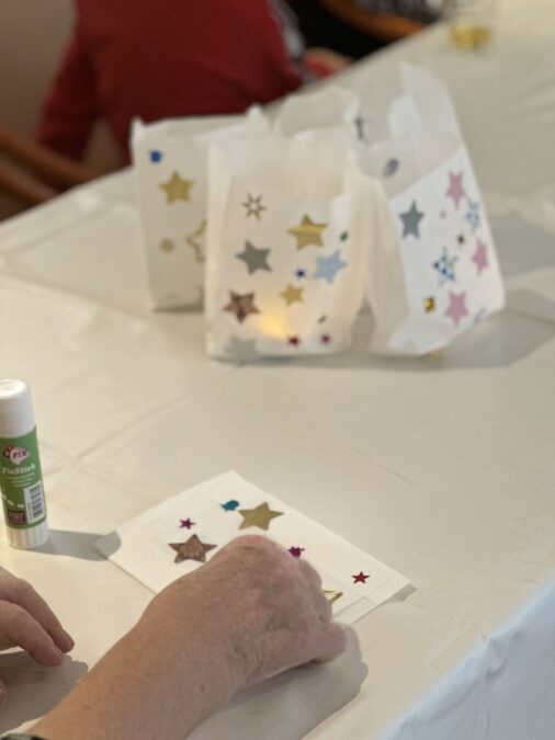 Mehr über den Artikel erfahren Unsere Vorschulkinder besuchten das Seniorenzentrum 2024